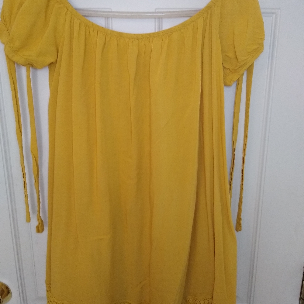 No Label -Off Shoulder Tunic Blouse.
